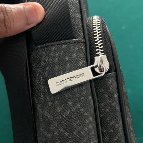 Micheal Kors Crossbody Bag - Picture 2 of 5